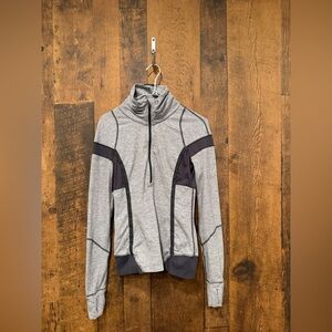Lululemon grey stripe long sleeve shirt size 8 EUC